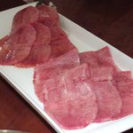 よろにく - USタン 手前黒毛和牛タンの食べ比べ