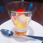 デセール ラ・フラムブルー - ①マンゴーとミルクチョコレートのアイス