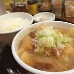 吉田とん汁店 - 今日の〆飯は東大前にある豚汁専門店で豚汁定食。メニューはこれだけ！いりこだしが効いていてうまい！@東大前 吉田とん汁店