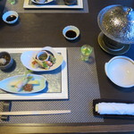 Okutsu sou - 夕食　食前の一滴　奥津荘源泉　鏡野町特産ウランガラスで