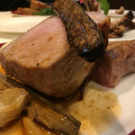 北島亭 - 秋田ポークのロースト。うっすらピンクの最高の火入れでした！