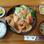 亀悦 - 生姜焼き定食880円（税込）