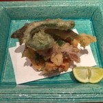 御料理 堀川 - よく見ると...
      
      さっきまで泳いでた稚鮎の口の開き具合が熱さを物語っている...(つД`)ノごめん