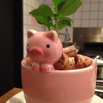 モンプチコションローズ - 店名にちなんだぶたさんグッズがかわゆひ