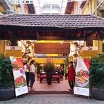 Nha Hang Ngon - お店の入口