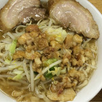 ラーメン二郎 - ラーメン 700円　麺半分・ヤサイもニンニク少なめでアブラちょっと