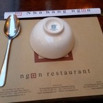 Nha Hang Ngon - テーブル