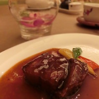 天厨菜館 銀座店 - 厚切りもち豚の黒酢炒め
