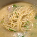 Ramen Sakaba Marugo - 濃厚な白湯スープに中太ちぢれ麺が合う！