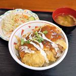 四つ葉 - チキン南蛮丼とサラダと味噌汁