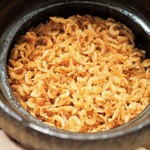 神保町 傳 - 桜海老の炊き込みご飯
      