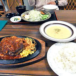 Kureyon - シャスールソース ハンバーグ（３００ ｇ）とライス・スープのセット