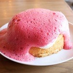 Kaka'ako Dining & Cafe  - 衝撃の見た目のマウナラニパンケーキ