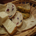 ラ・クチーナ - 自家製パン3種