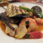 Ata - アタのブイヤベース、ホウボウを丸々一尾入れて4