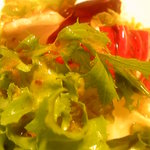ラ ターブル エディアール - サラダ。いちじくとくるみオイルだろうか、ドレッシングが美味しい。
