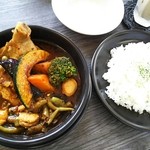 スープカレー シュガー - 骨付きチキンカレー￥880辛さ=MAXの師走￥120