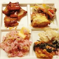 Cozy - 豚バラ肉の蒲焼仕立て・コールドビーフのサラダ仕立て・若鶏のチーズカツレツ・カラスカレイの白ワイン蒸し　湯葉豆乳クリームソース・とろろ芋焼・竹の子と柴漬け　シラスのピラフ！！ヾ(≧▽≦)ﾉ
