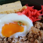 にわとり食堂 - 親鶏そぼろ丼