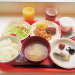 チサン イン - 朝食バイキング。