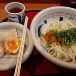 梅田はがくれ - 生じょうゆうどん（大盛）+半熟玉子とちくわのてんぷら