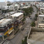 ステーキレストラン パポイヤ - 室内からは通りが見渡せます