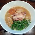 麺屋 やまひで - 【鶏白湯 醤油 並 + 煮玉子】￥750 + ￥100