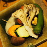 飛騨牛一頭家 馬喰一代 名古屋 - 炭火焼きの野菜盛り
      