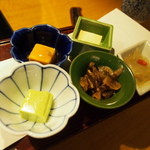 飛騨牛一頭家 馬喰一代 名古屋 - 自家製豆腐、サラダ、