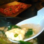 ぎょうてん - [料理] 玉子スープ  ひと口分をレンゲですくってみるｗ。