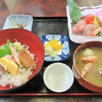 氷見魚市場食堂 海寶 - 海鮮丼定食。1600円