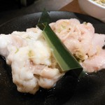 Gyuukaku - 牛ホルモン塩ダレ（490円税別）＆上ミノ塩ダレ（590円税別）