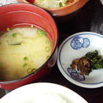 Bisutoro Shikine - 味噌汁、漬物