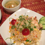 ヤム．タイ - カオ.パット.クンとスープ