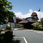 芦ノ湖畔にあるホテルの外観です。