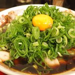 新福菜館 - チャーシュー麺+九条ネギ多め+生卵 1050円