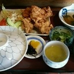 Yanoyoshi - ご飯、味噌汁は蓋付きで登場