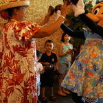 Makahiki - 子供たちは、ウクレレおばさんと、キャラクターたちと、歌って、踊って。