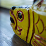 たむらや - 窗際（まどぎは）の置物（おきもの）