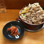 とんこつらーめん ひかり - 2016年5月24日
      火曜日限定
      冷二郎  豚キムチバージョン