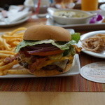 Wood & Bucket Tapas Bar & Grill - 究極バーガー。