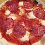 ラ・ジョコンダ - サラミとスモークモッツアレラのピザ