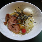 油麺にこにこ - 油麺＋半熟玉子・スープ・お新香付き