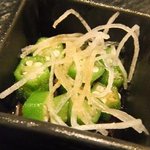 比内地鶏炭火焼ひない - お通し（オクラ）