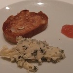 カンテサンス - ブルーチーズ 紅玉ジャム添え