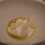 カンテサンス - 山羊乳のバヴァロア 塩とオリーブオイル