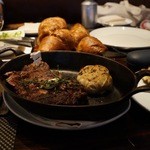 BLT Steak - リブアイステーキ。ベリうま！
            奥のパンもベリうま！