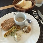 Resutoran hanamizu - パスタランチコースの前菜とパン