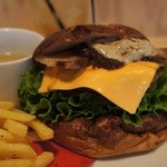 メブキ - ベーコンチーズバーガー