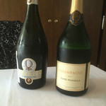 リストランテ ベリーニ - 左側はノンアルコールの泡物